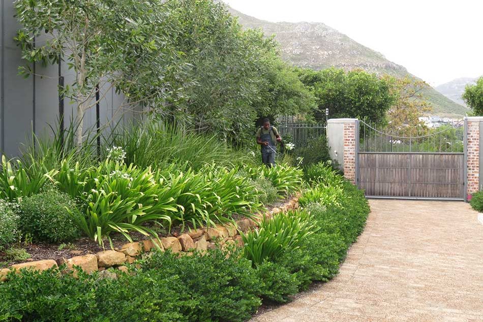 Driveway-landscaping-02-ll-Contemporary-landscape-design-ll-monotone-landscape-ll-(2)