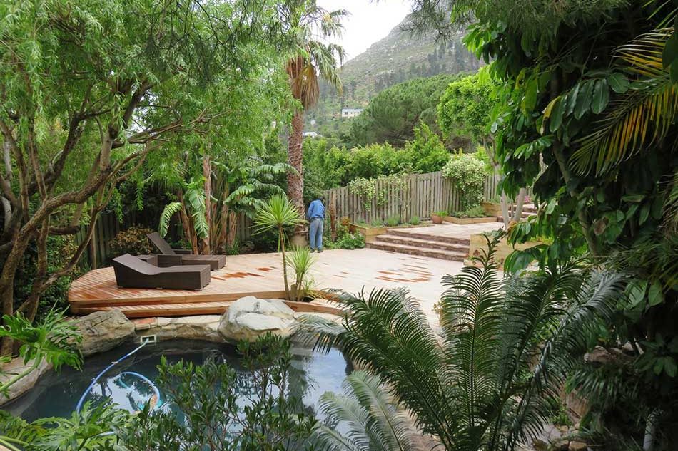 Hout-bay-Landscaping-01-ll-Tropical-pool-garden-ll-Decking-lounge-ll-Indig